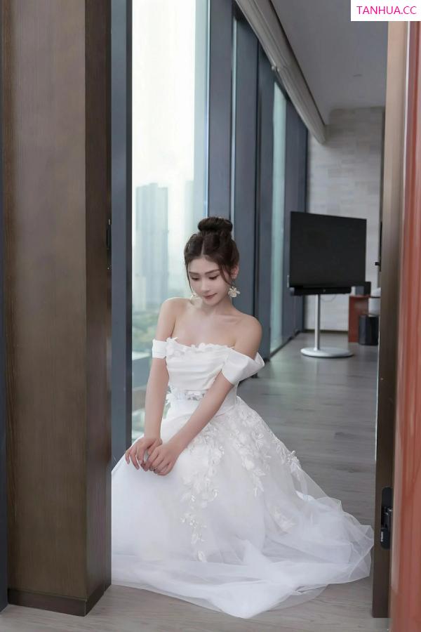   [XiuRen]高清写真图 2025.09.26 No.10814 刘婷婷 白色婚纱第11张图片